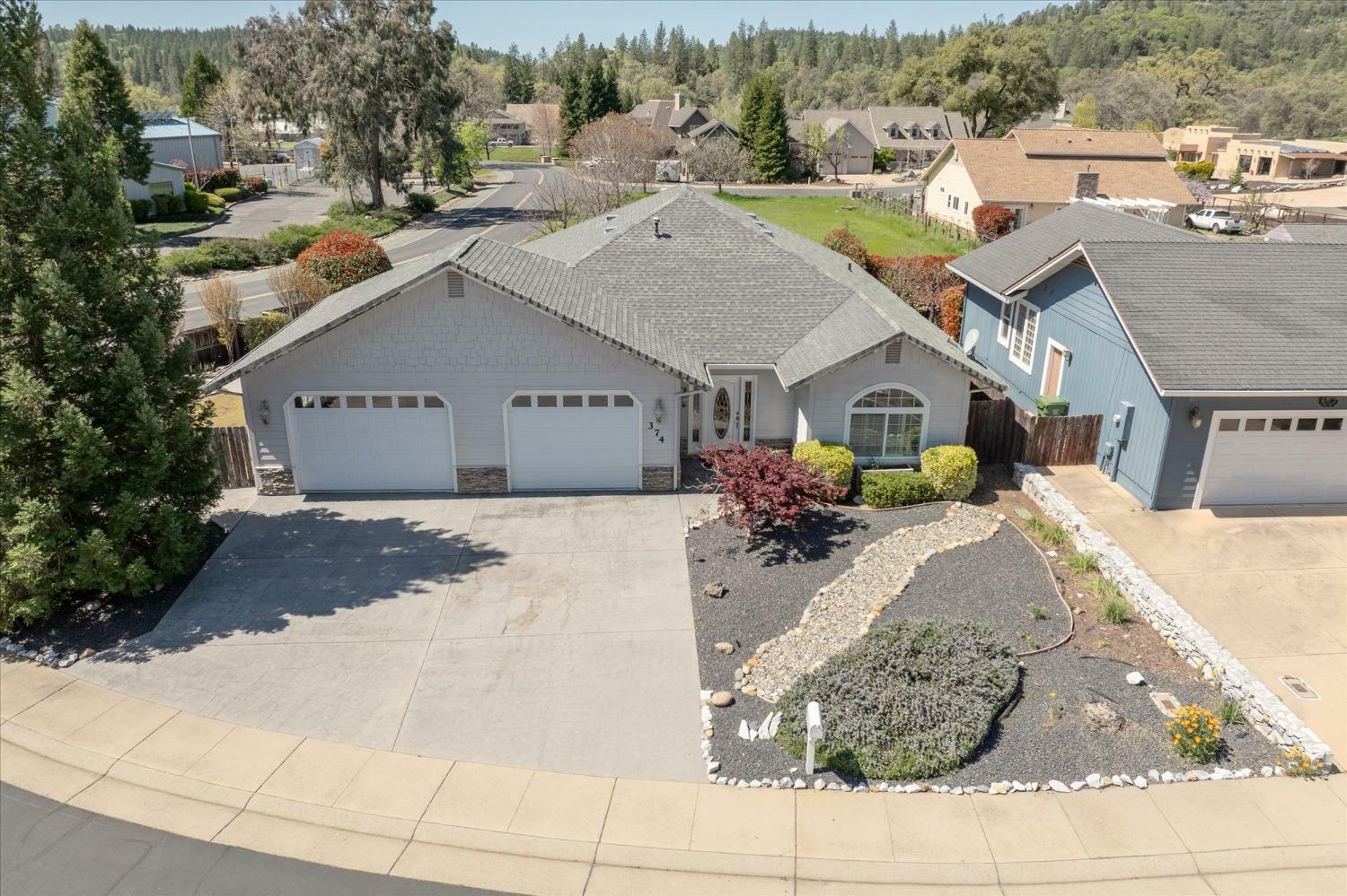 Property Photo: 374 Oak Tree Circle CA 95247