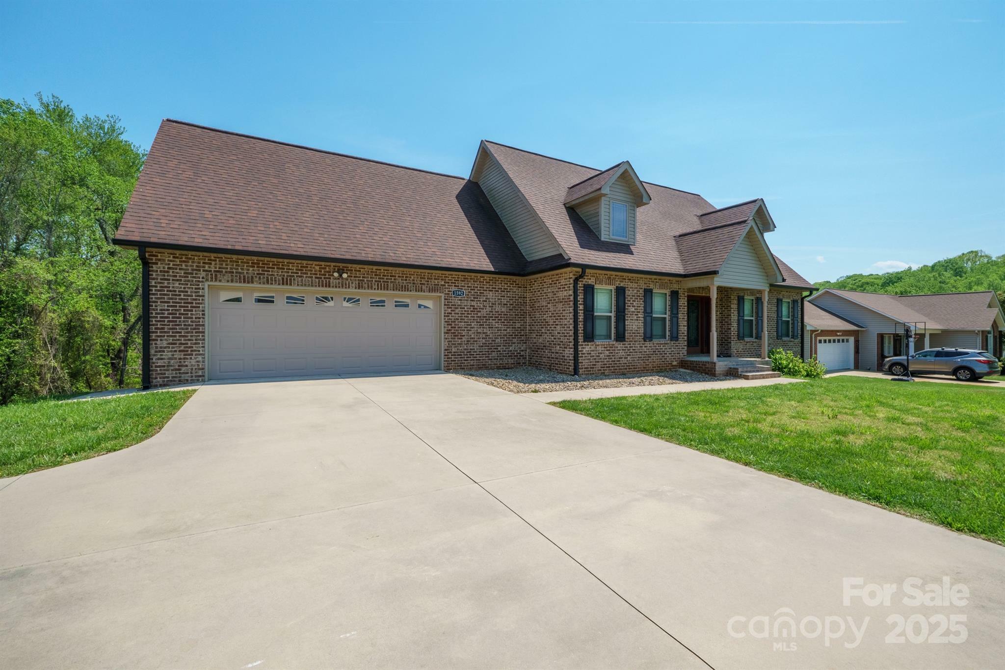 Property Photo: 1592 Farmington Hills Drive NC 28613