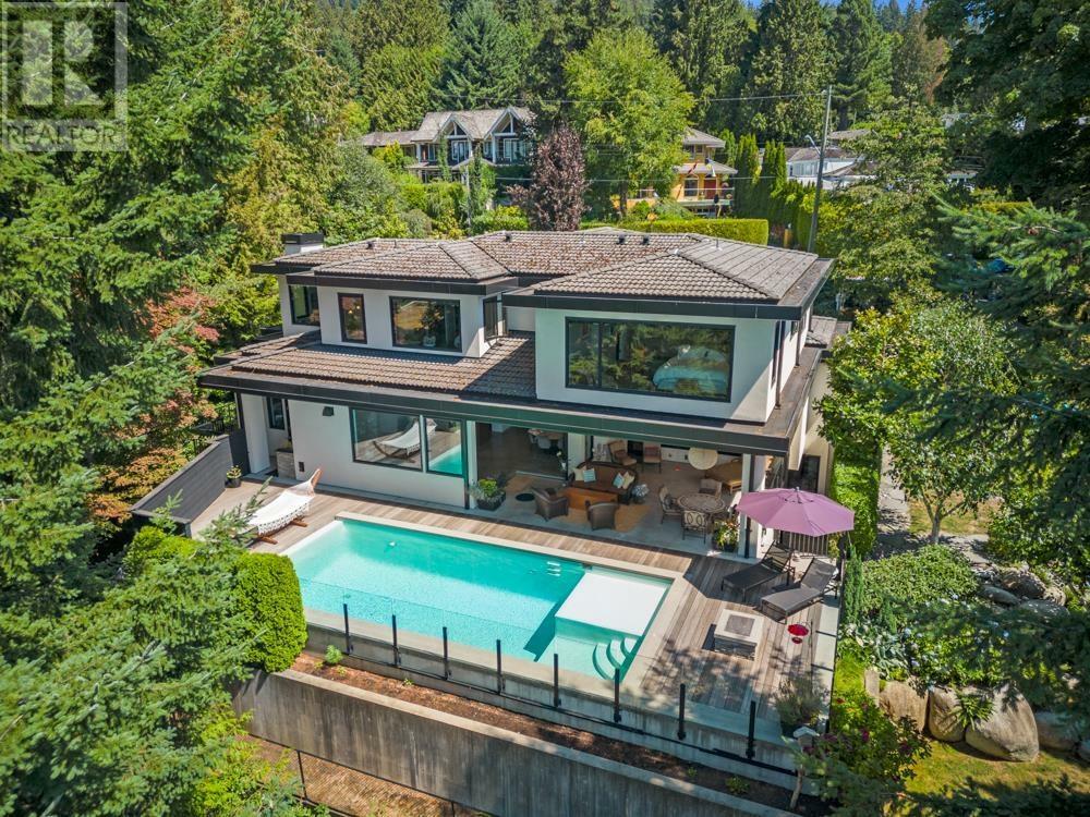 Property Photo: 2650 Rosebery Avenue BC V7V 3A2
