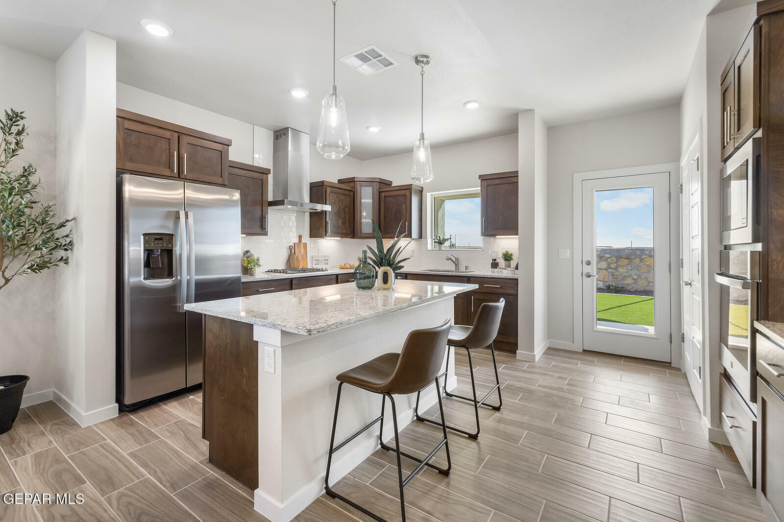 Property Photo: 909 Pettus Place TX 79928