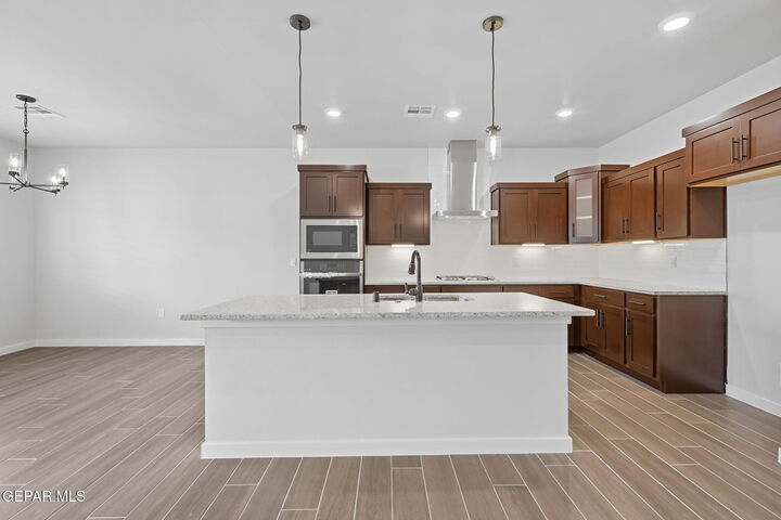 Property Photo: 909 Pettus Place TX 79928
