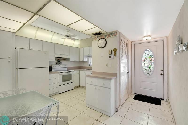 Property Photo: 800 S Hollybrook Dr 302 FL 33025