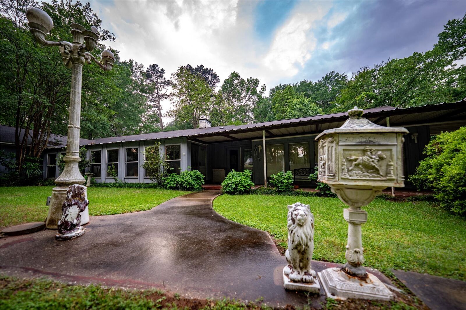 Property Photo: 404 N Grace Street TX 75835