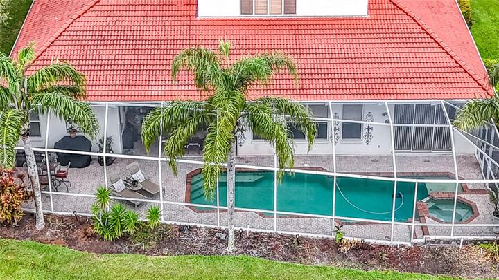 Property Photo: 18002 Forest Retreat Lane FL 33647