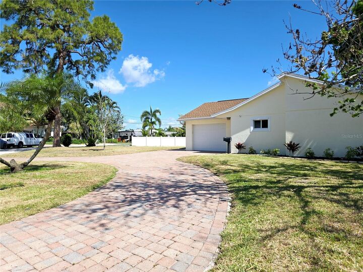 Property Photo: 8719 Sunlit Cove Drive NE FL 33702