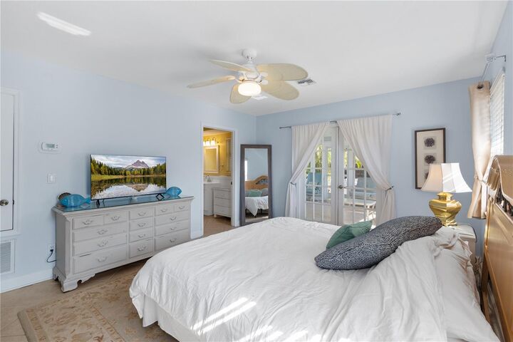Property Photo: 7860 Holiday Drive FL 34231