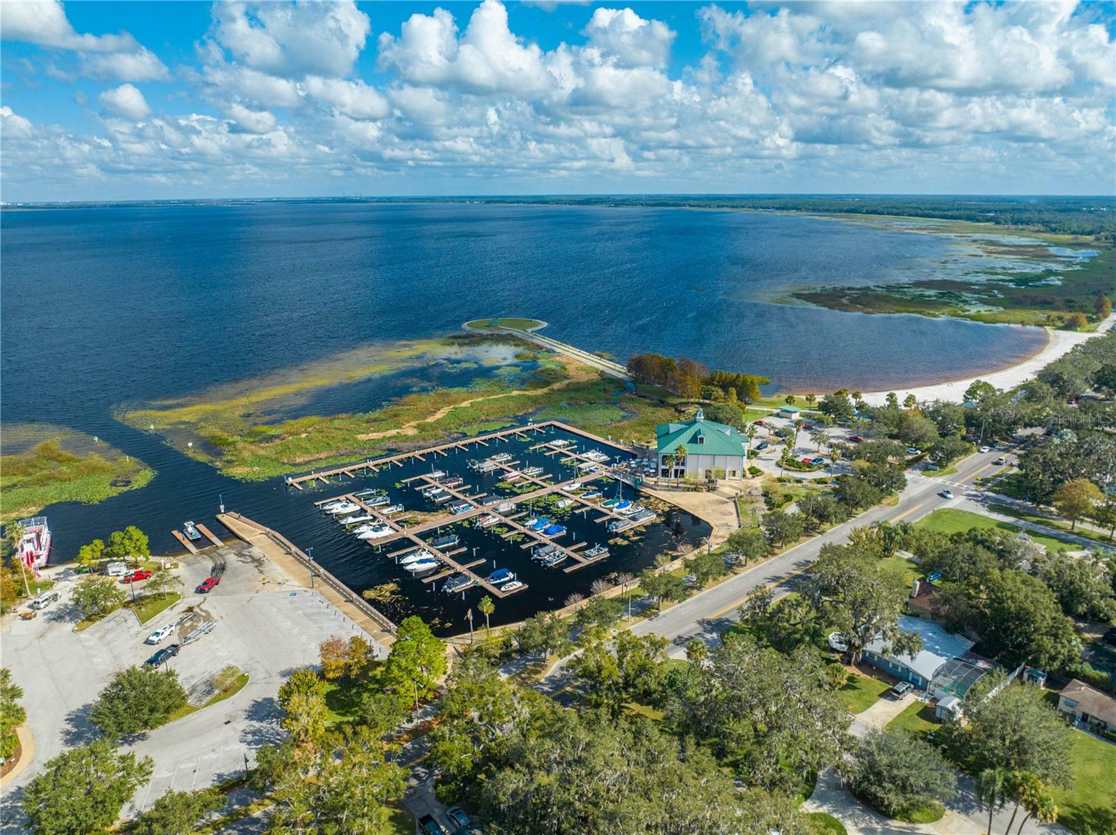 Property Photo: 300 Grape Ave FL 34772