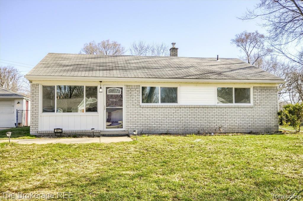 Property Photo:  4912 Sundale Drive  MI 48346 3693 