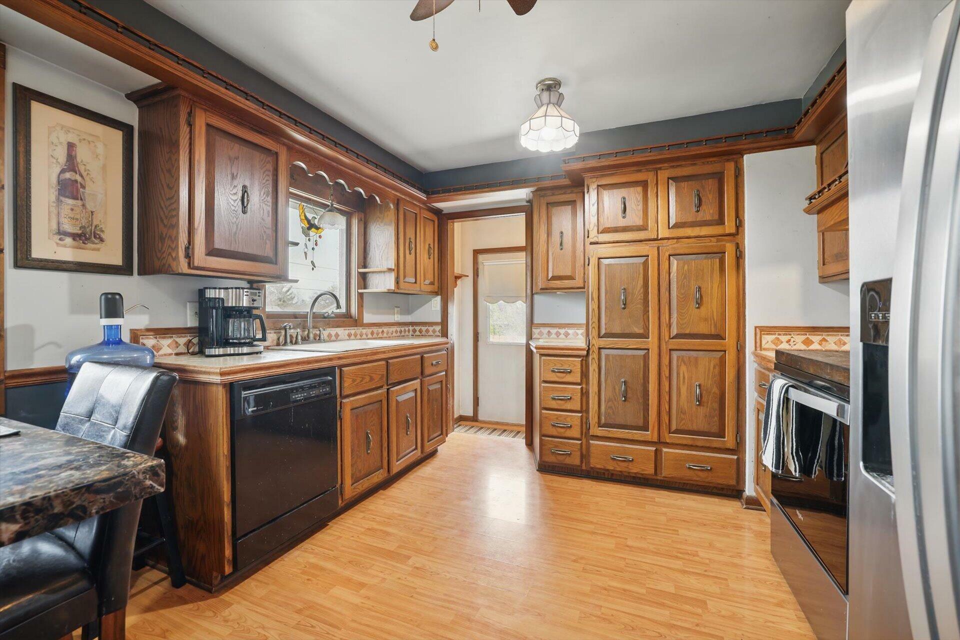 Property Photo: 612 Rohda Dr WI 53185