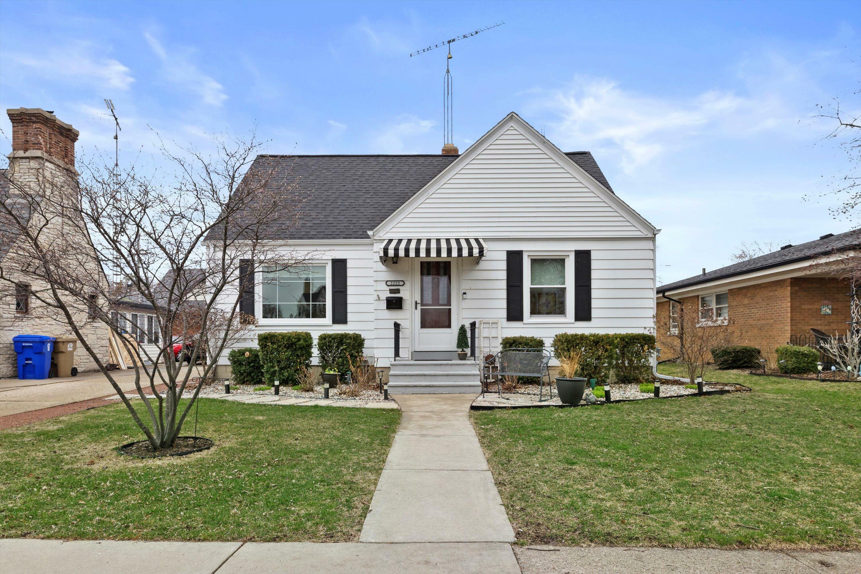 Property Photo: 2222 Lincoln Rd WI 53143