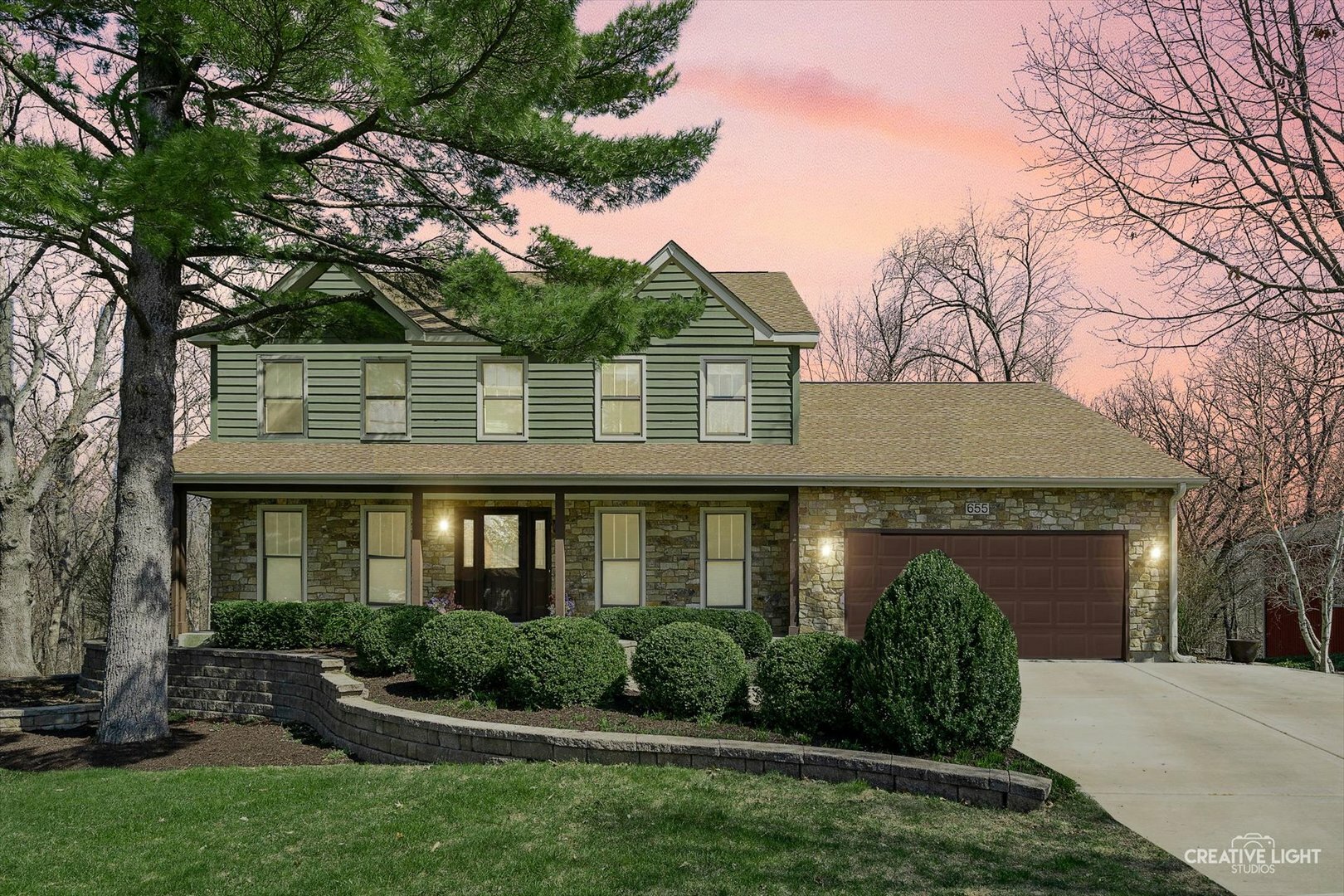 Property Photo: 655 White Oak Way IL 60560