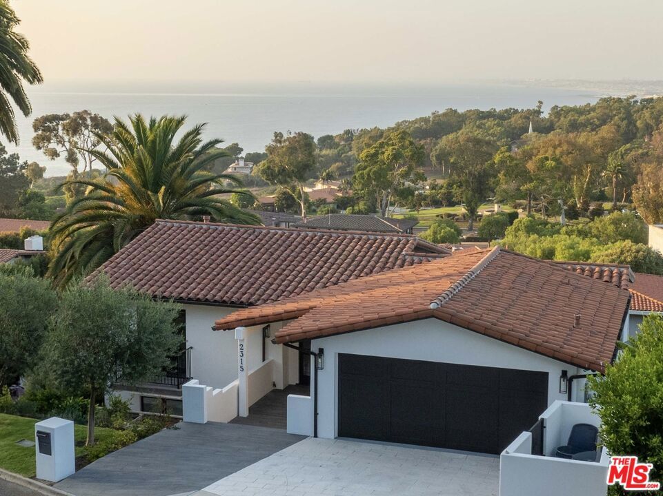 Property Photo:  2315 Via Pinale  CA 90274 