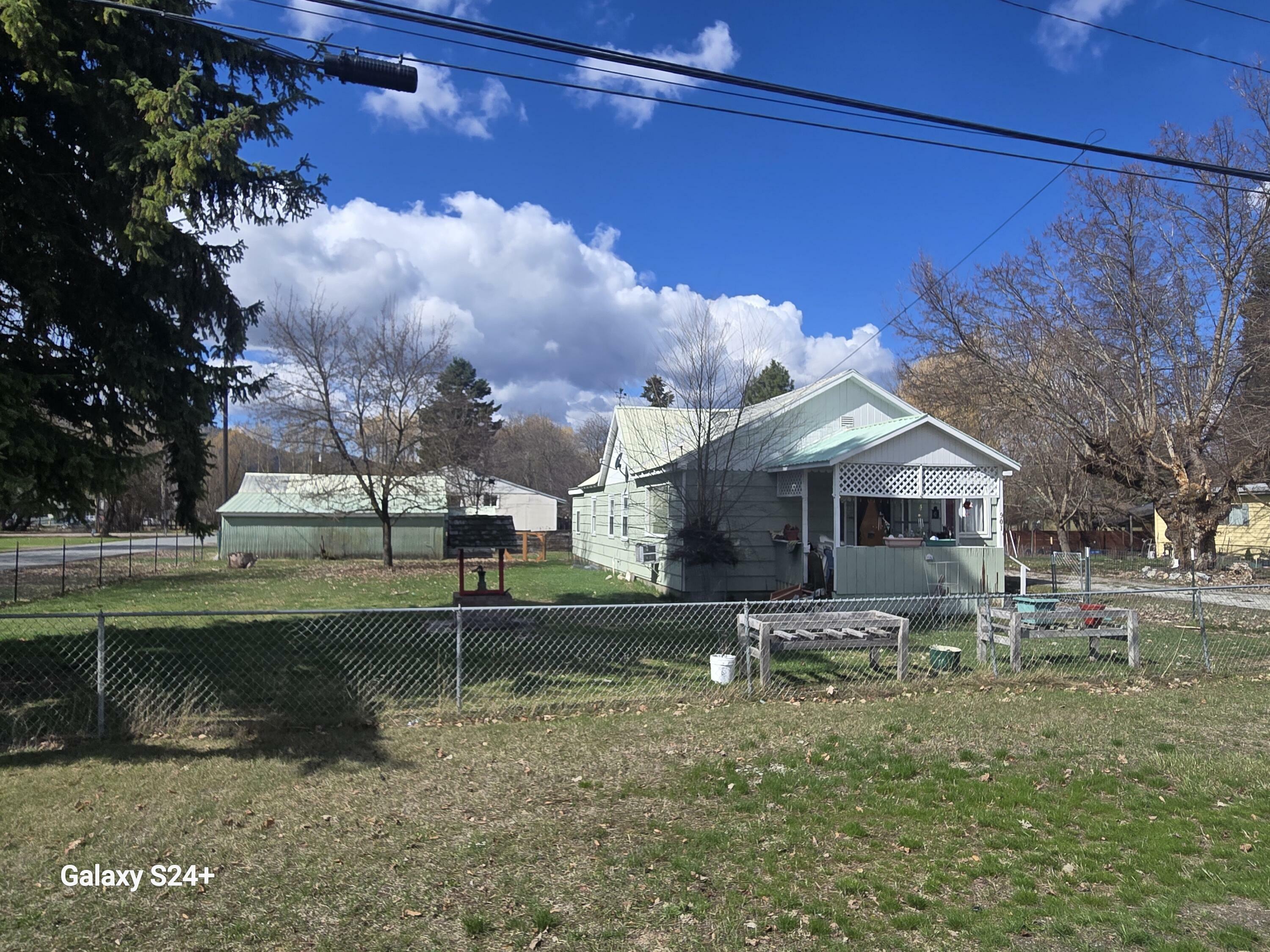 Property Photo: 901 N 3rd St E WA 99109