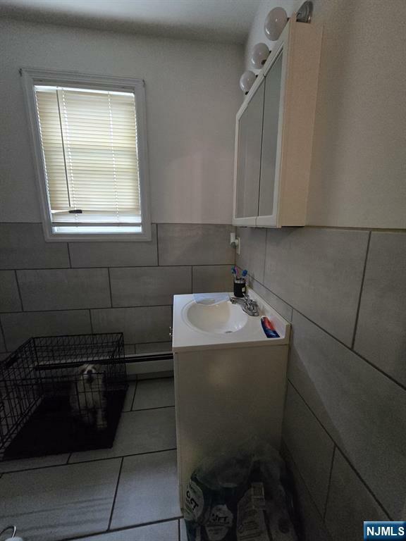 Property Photo:  90 Wakeman Avenue 2  NJ 07104 