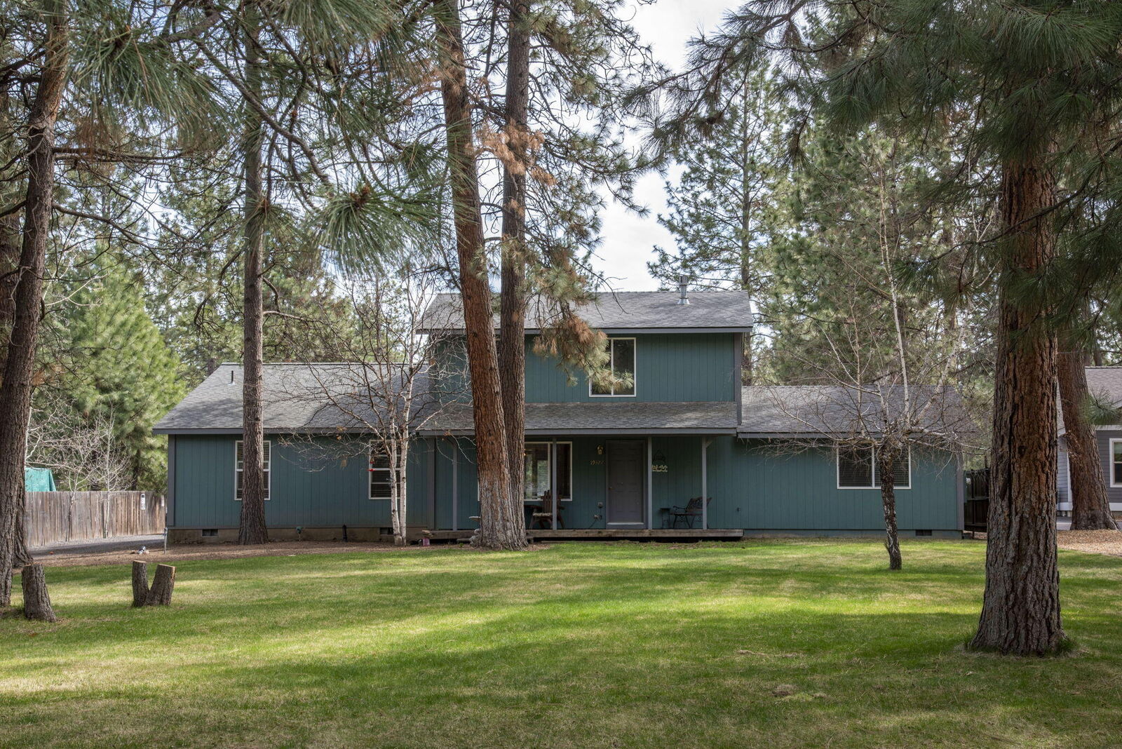 Property Photo: 19327 Apache Road OR 97702