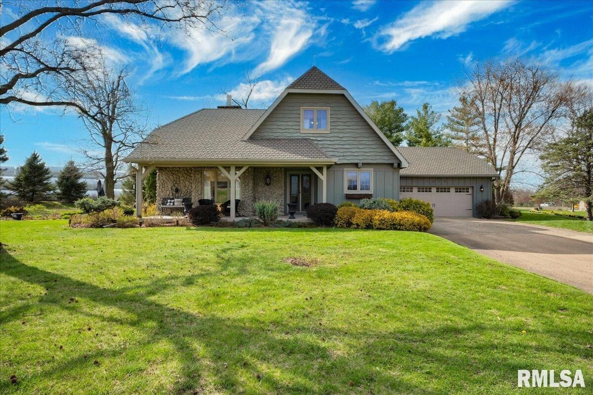 Property Photo: 1339 W Mount Vernon Street IL 61548