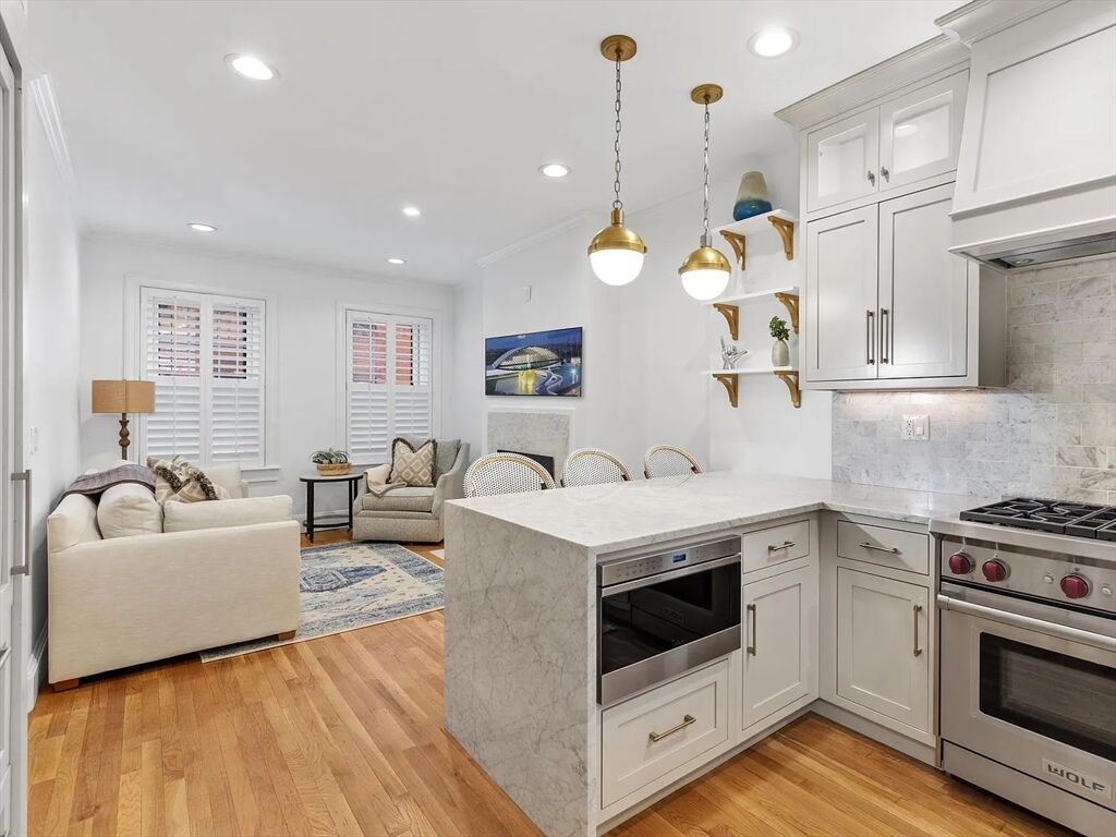Property Photo: 9 Fayette St 1 MA 02116