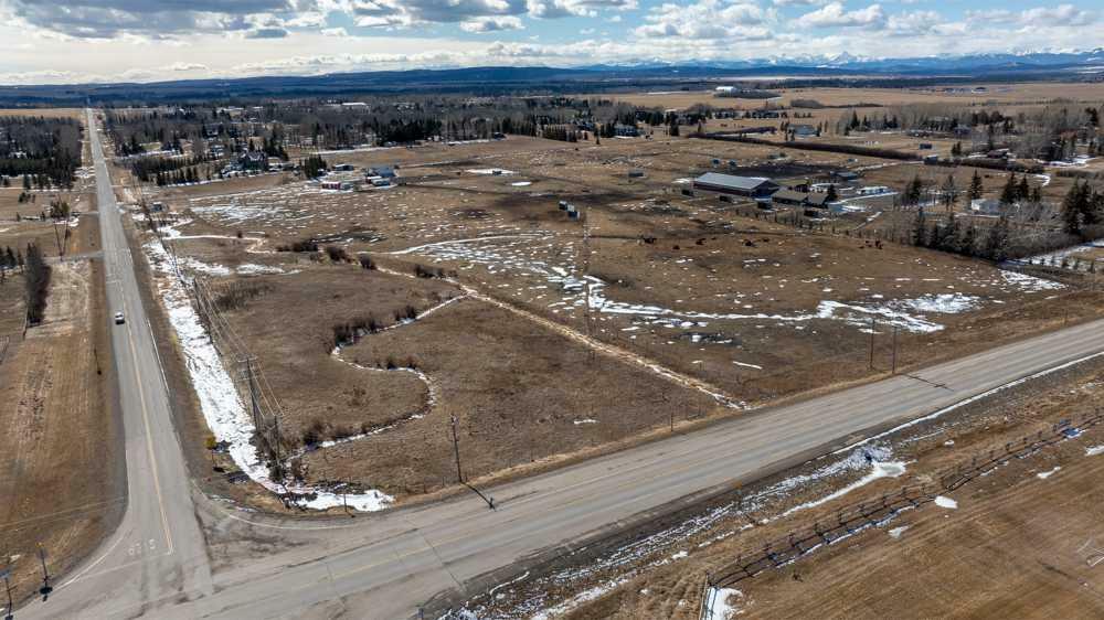 Property Photo: 243201 Range Road 33 AB T3Z 2E6