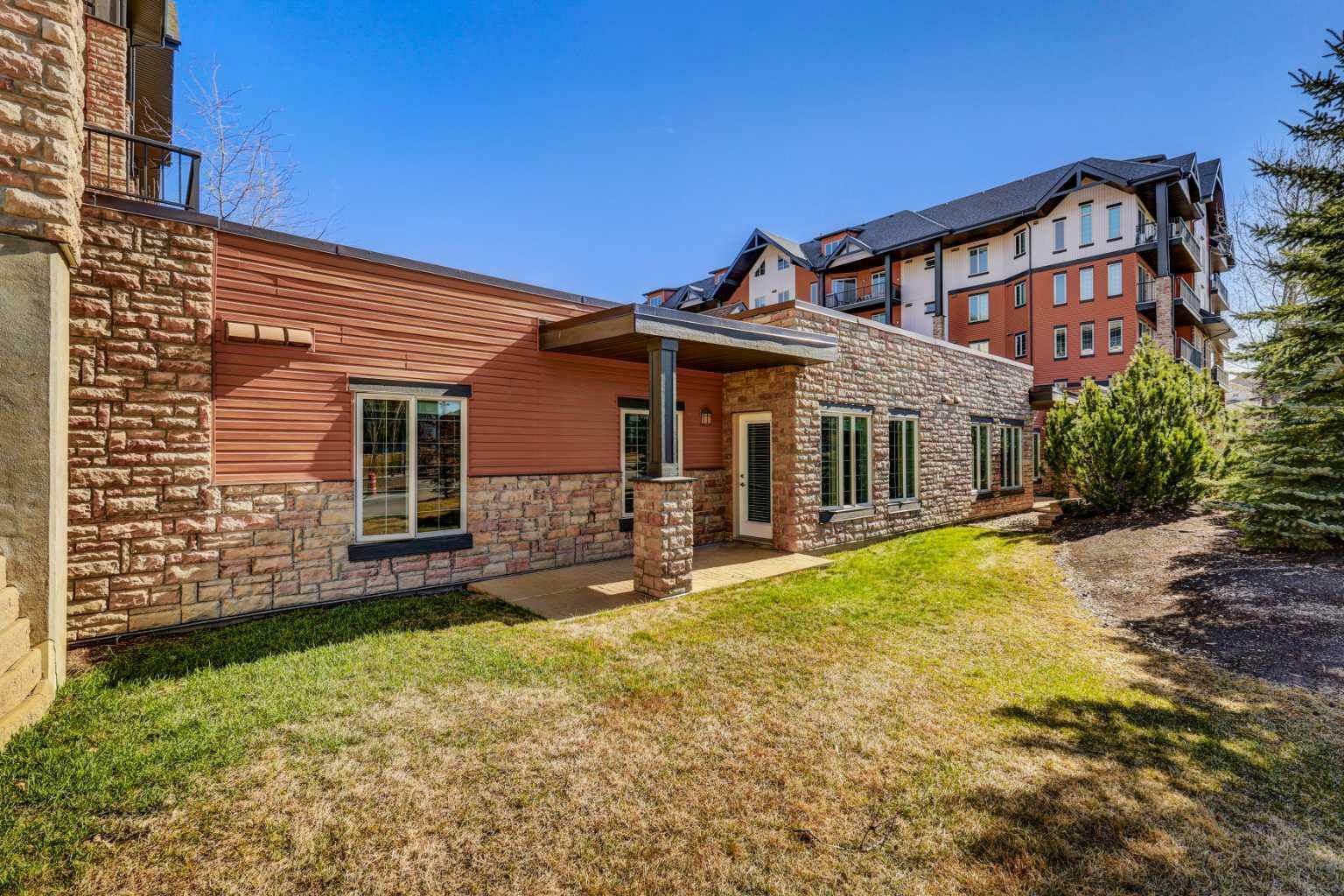 Property Photo: 15 Sunset Square 220 AB T4C 0E7