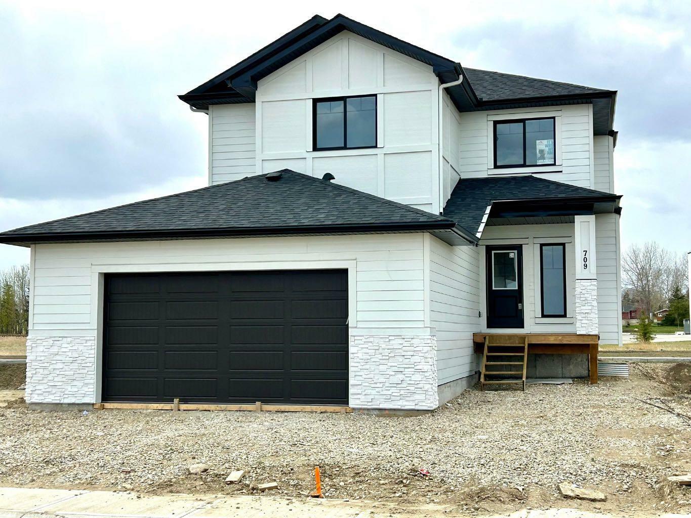 Property Photo:  709 Mandalay Avenue  AB T0M 0N0 