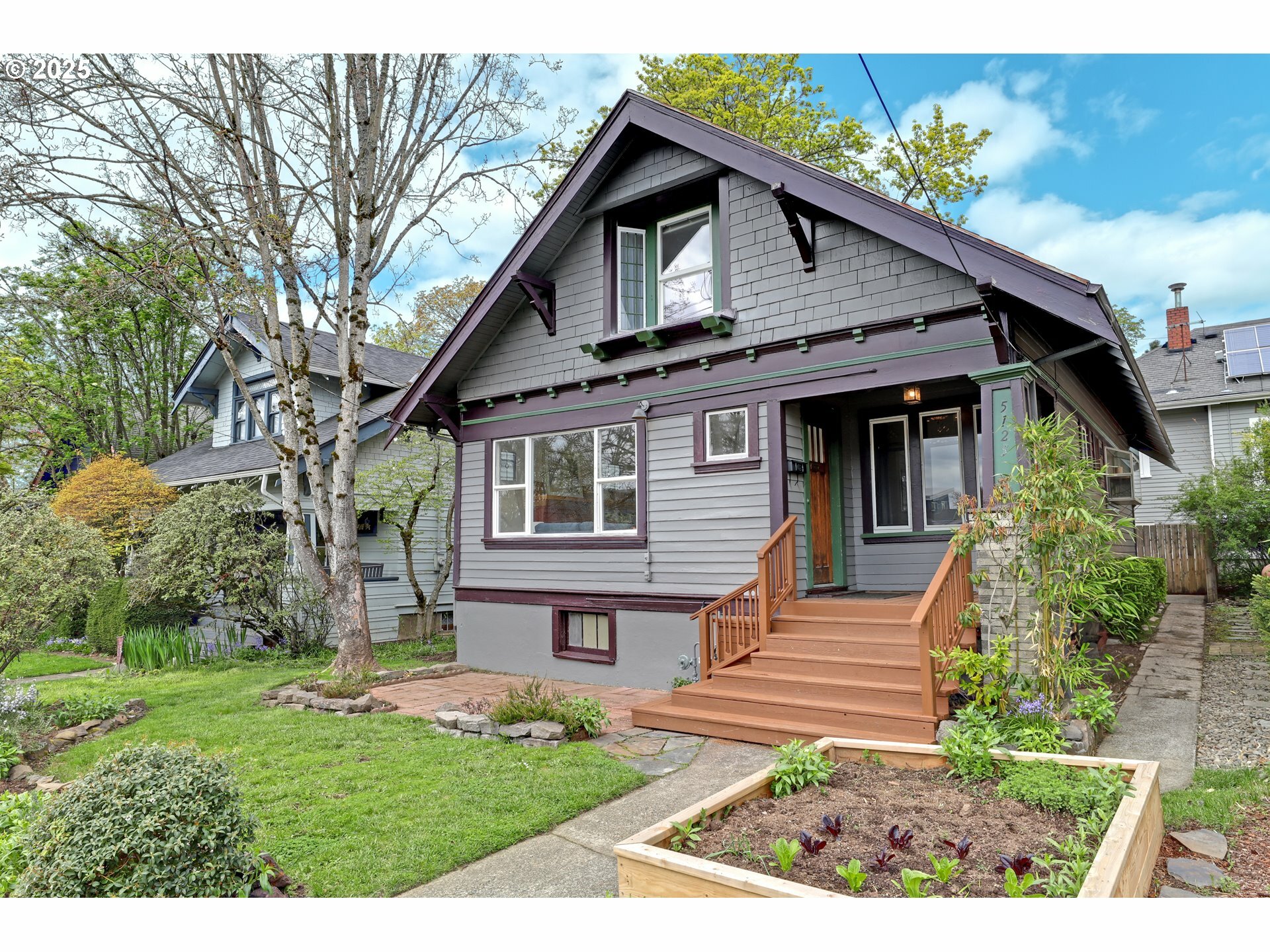 Property Photo: 5125 SE Madison St OR 97215