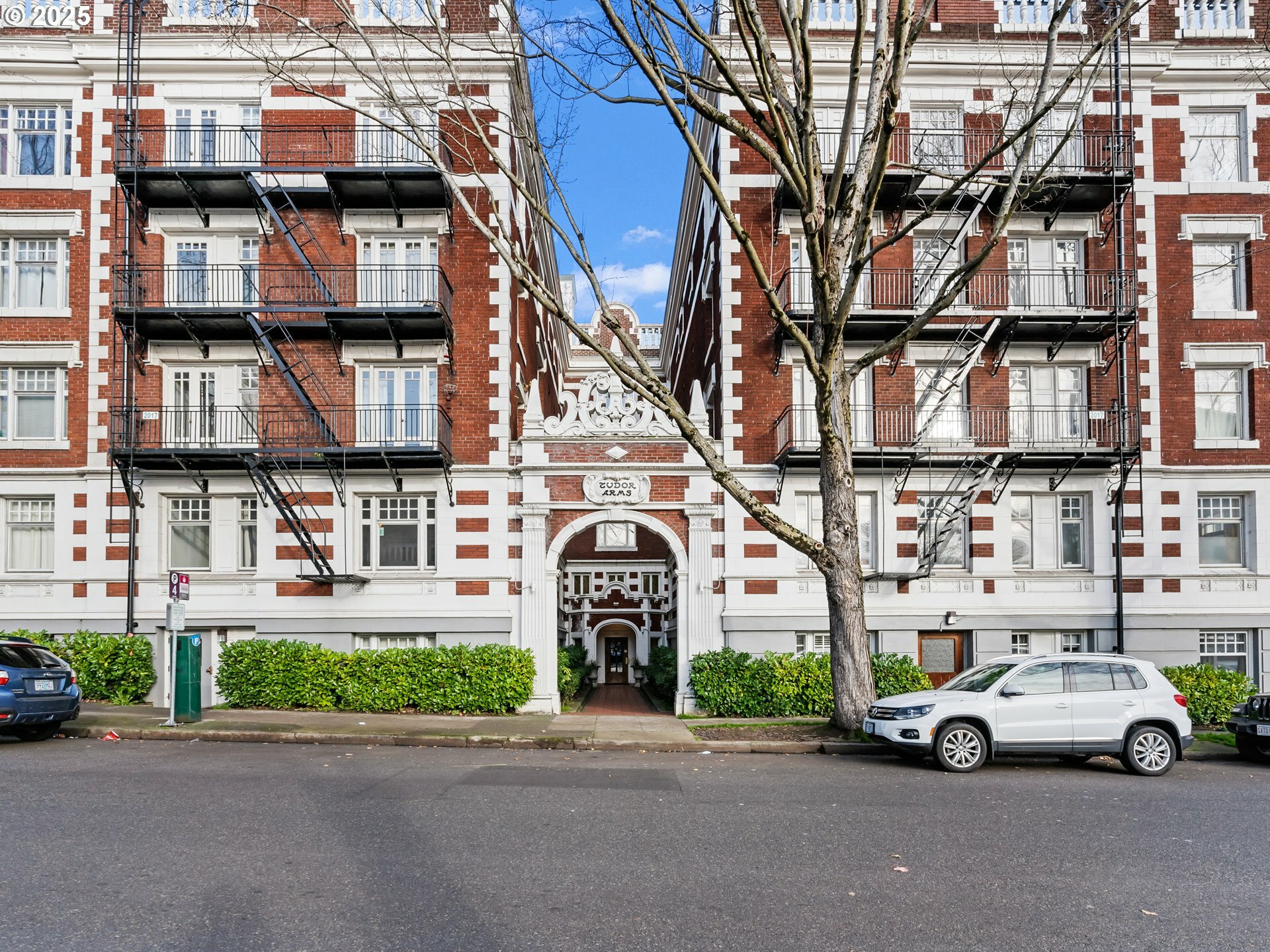 Property Photo: 1811 NW Couch St 102 OR 97209