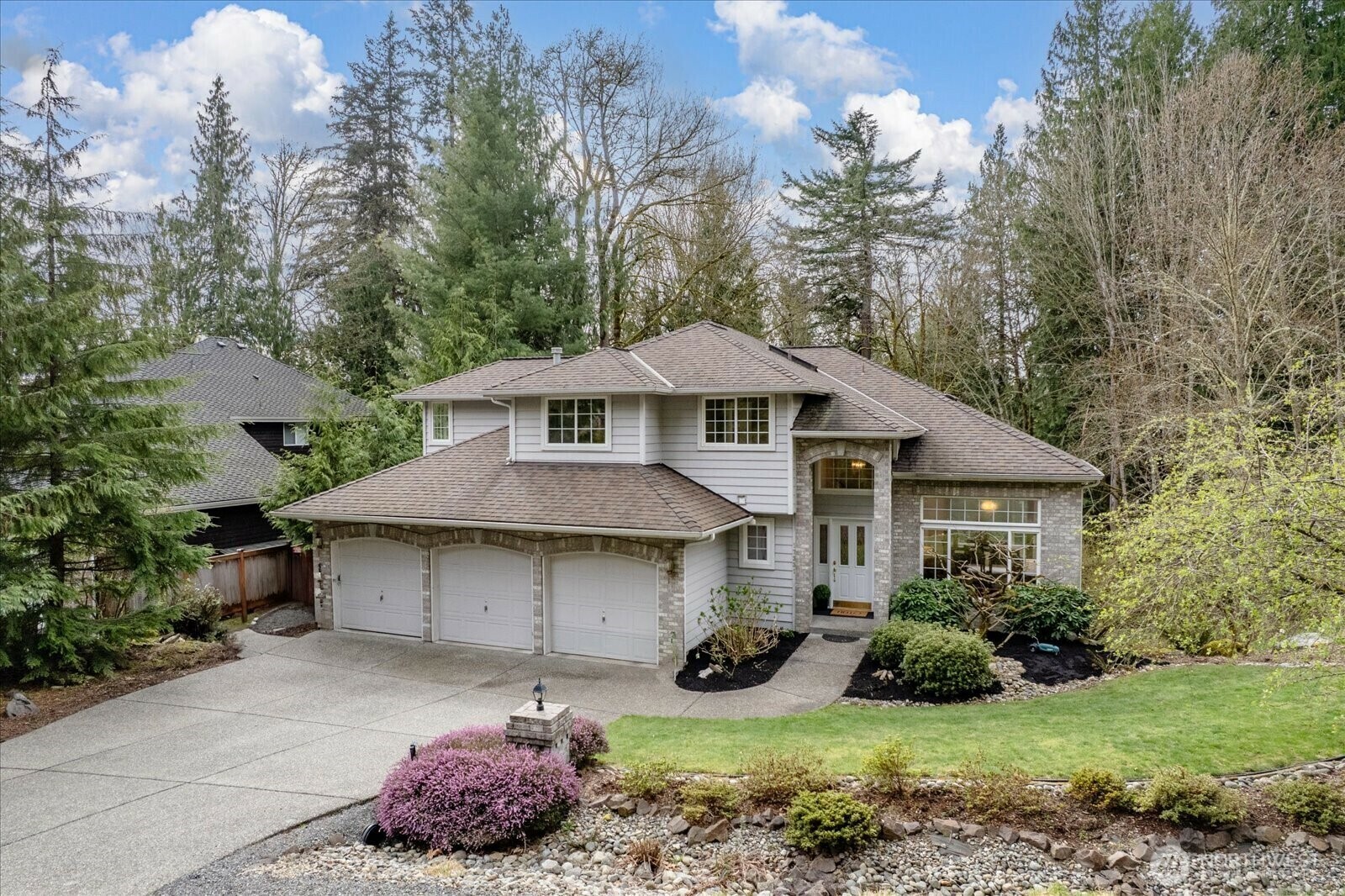 Property Photo: 17331 213th Avenue NE 6 WA 98077