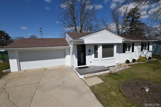 Property Photo: 1053 Holly Spring Lane MI 48439