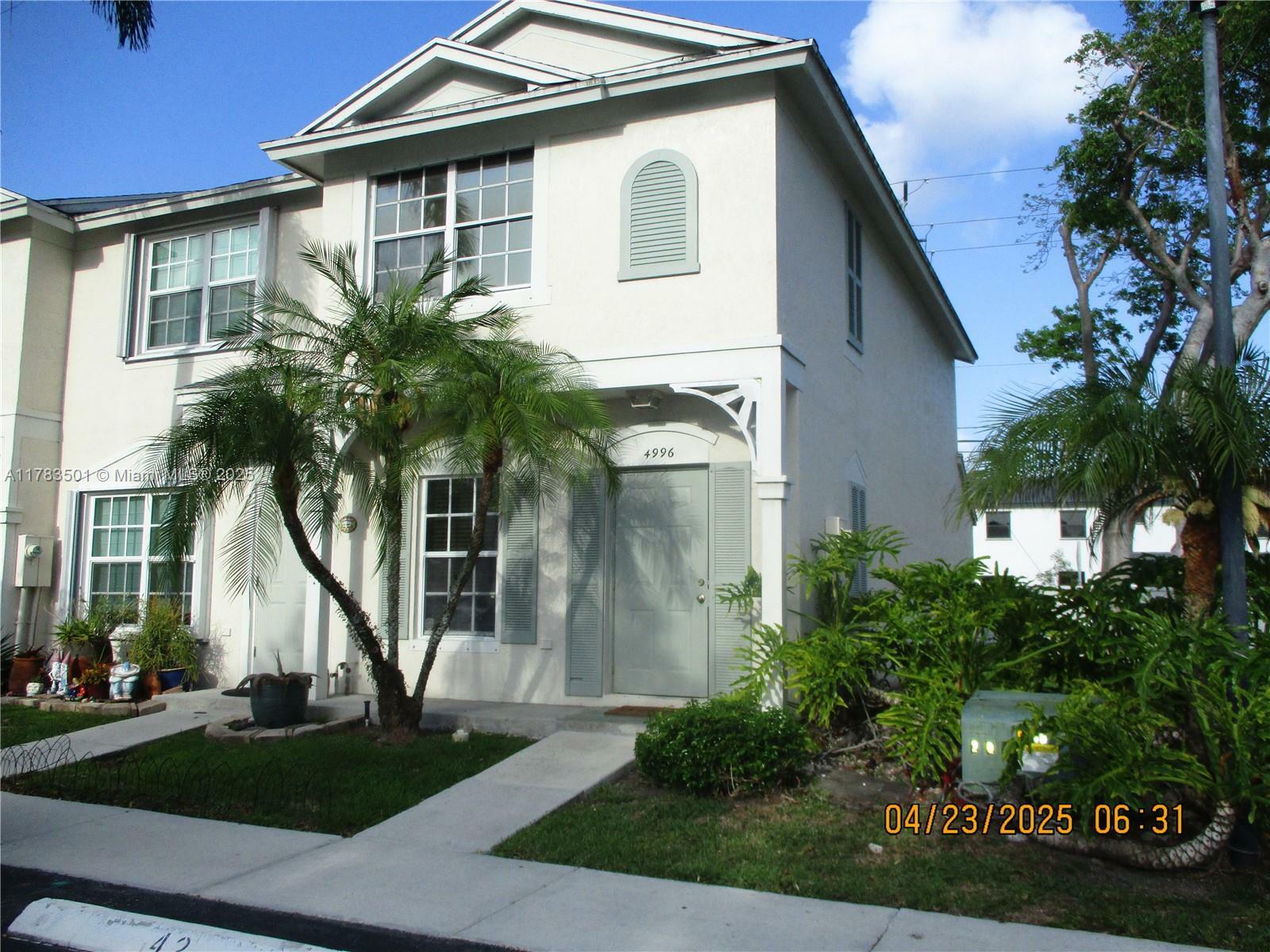 Property Photo: 4996 SW 31st Ter 4996 FL 33312