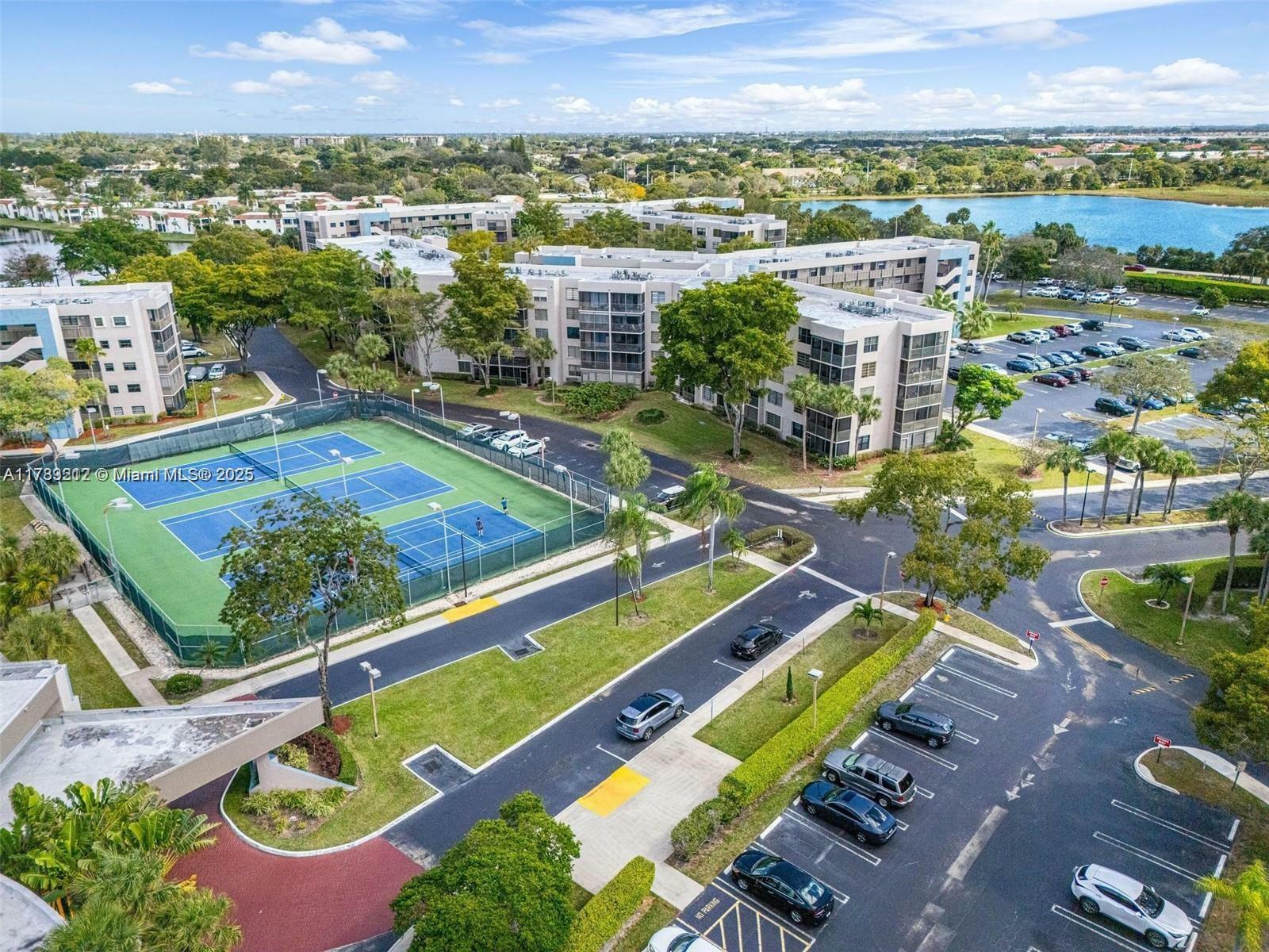 Property Photo: 1001 Colony Point Cir 312 FL 33026
