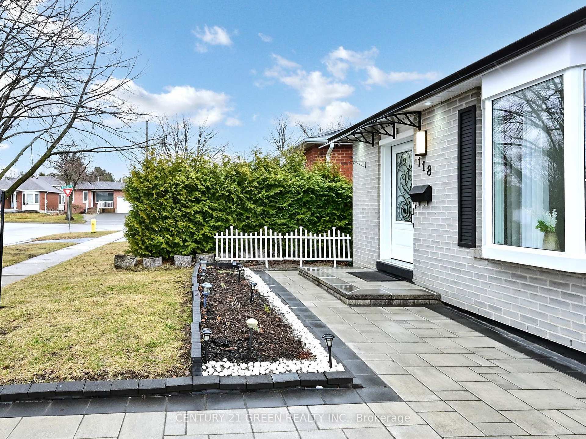 Photo de la propriété: 118 Homefield Square ON L1E 1K9