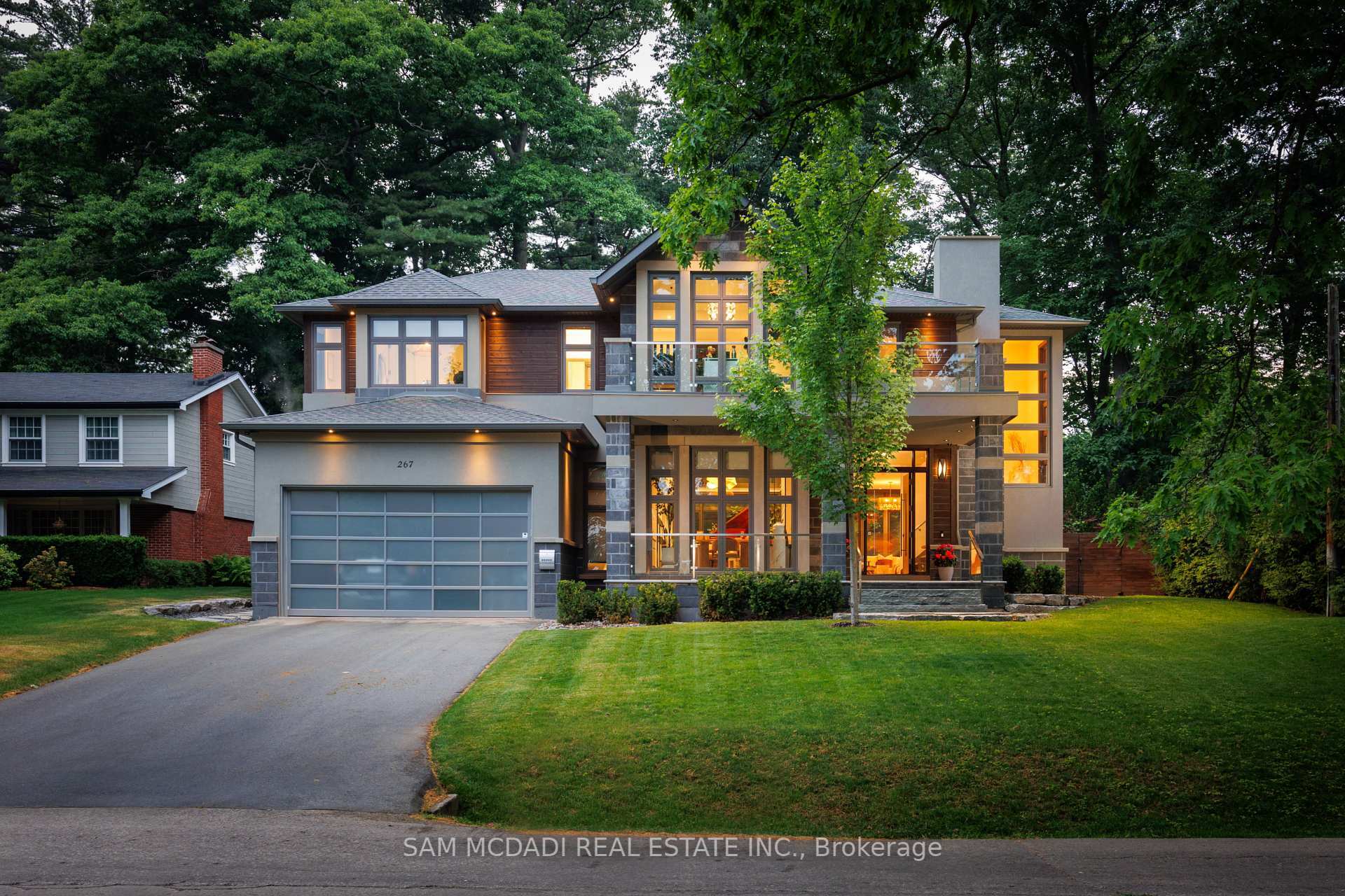 Property Photo: 267 Kenollie Avenue ON L5G 2J1