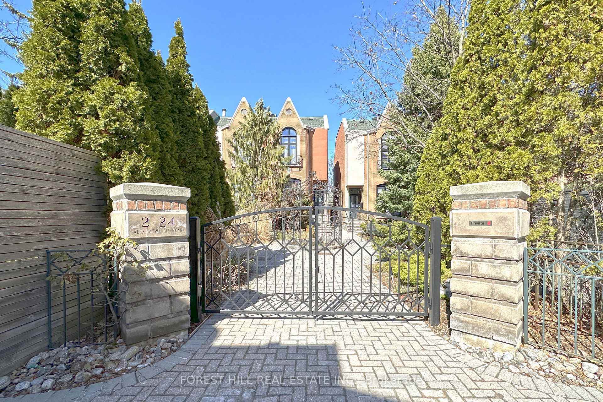 Property Photo: 8 Alex Mews ON M5R 3T2