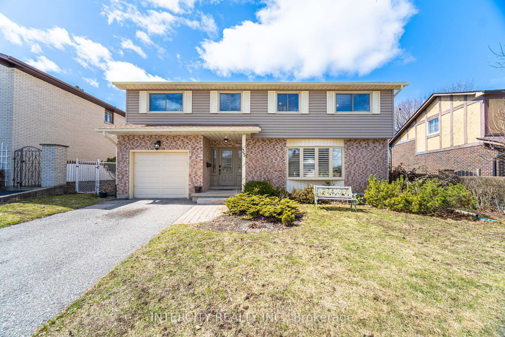 Property Photo: 35 Lower Canada Crescent ON N2P 1E9