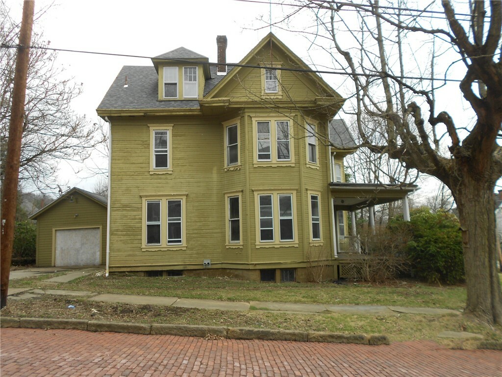 Property Photo: 198 W Pearl St PA 16001
