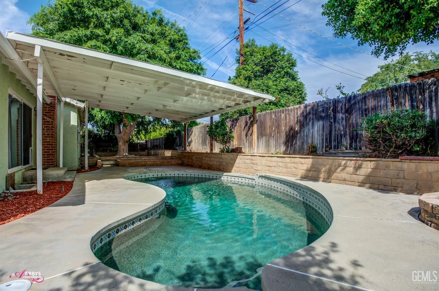 Property Photo: 2606 Blade Avenue CA 93306