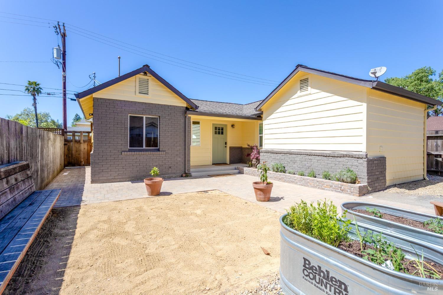 Property Photo: 16 Adeline Way CA 95448