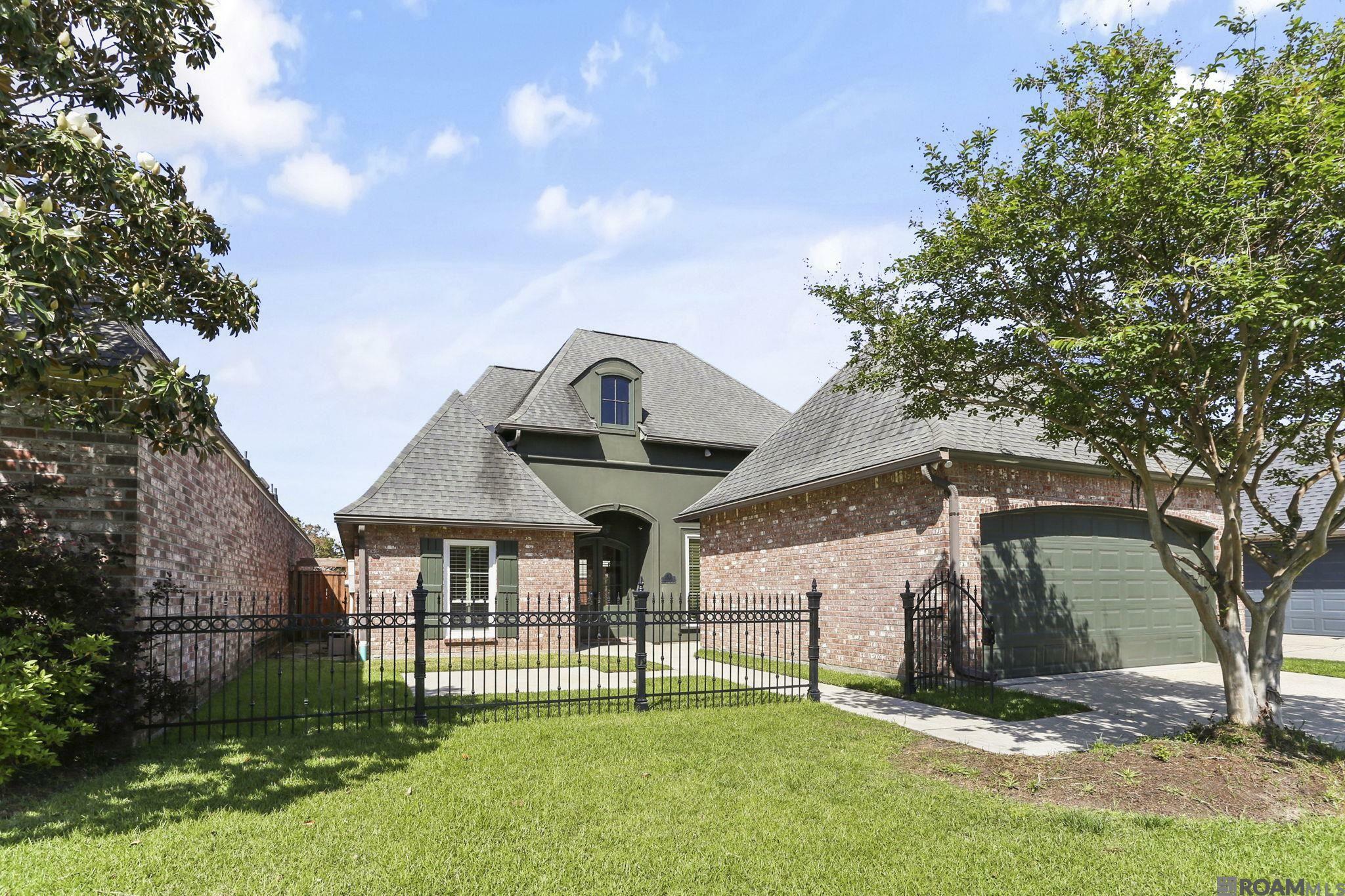 Property Photo: 11015 N Shoreline Ave LA 70809