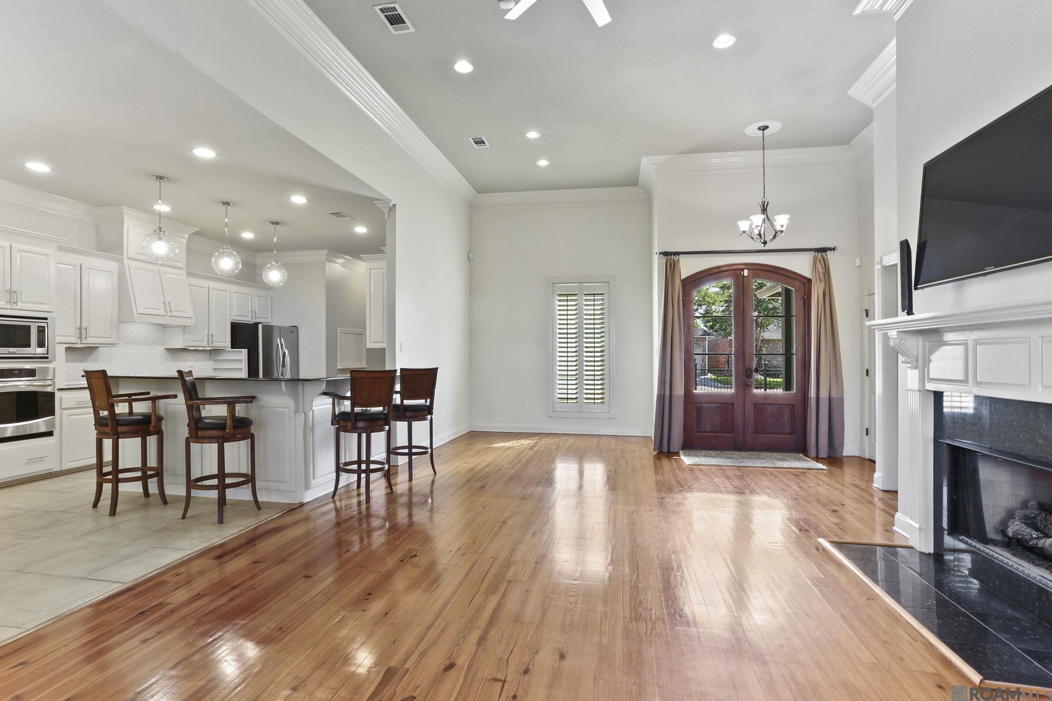 Property Photo:  11015 N Shoreline Ave  LA 70809 