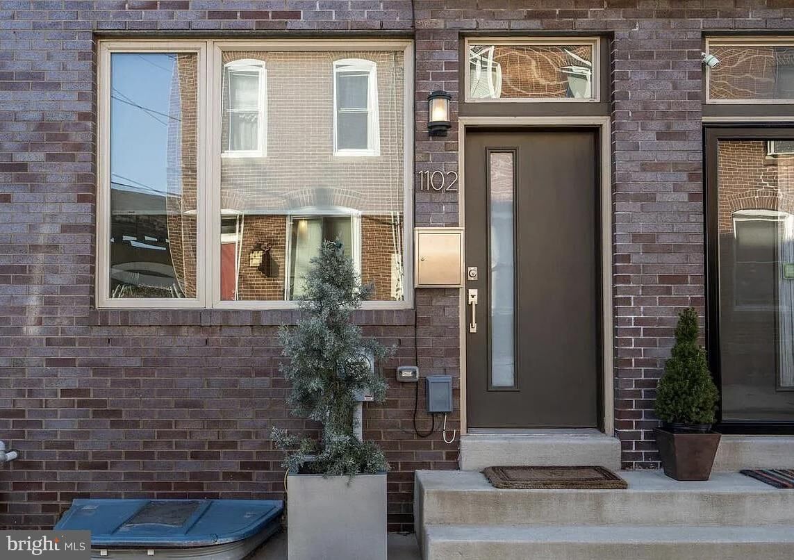 Property Photo:  1102 E Hewson Street  PA 19125 