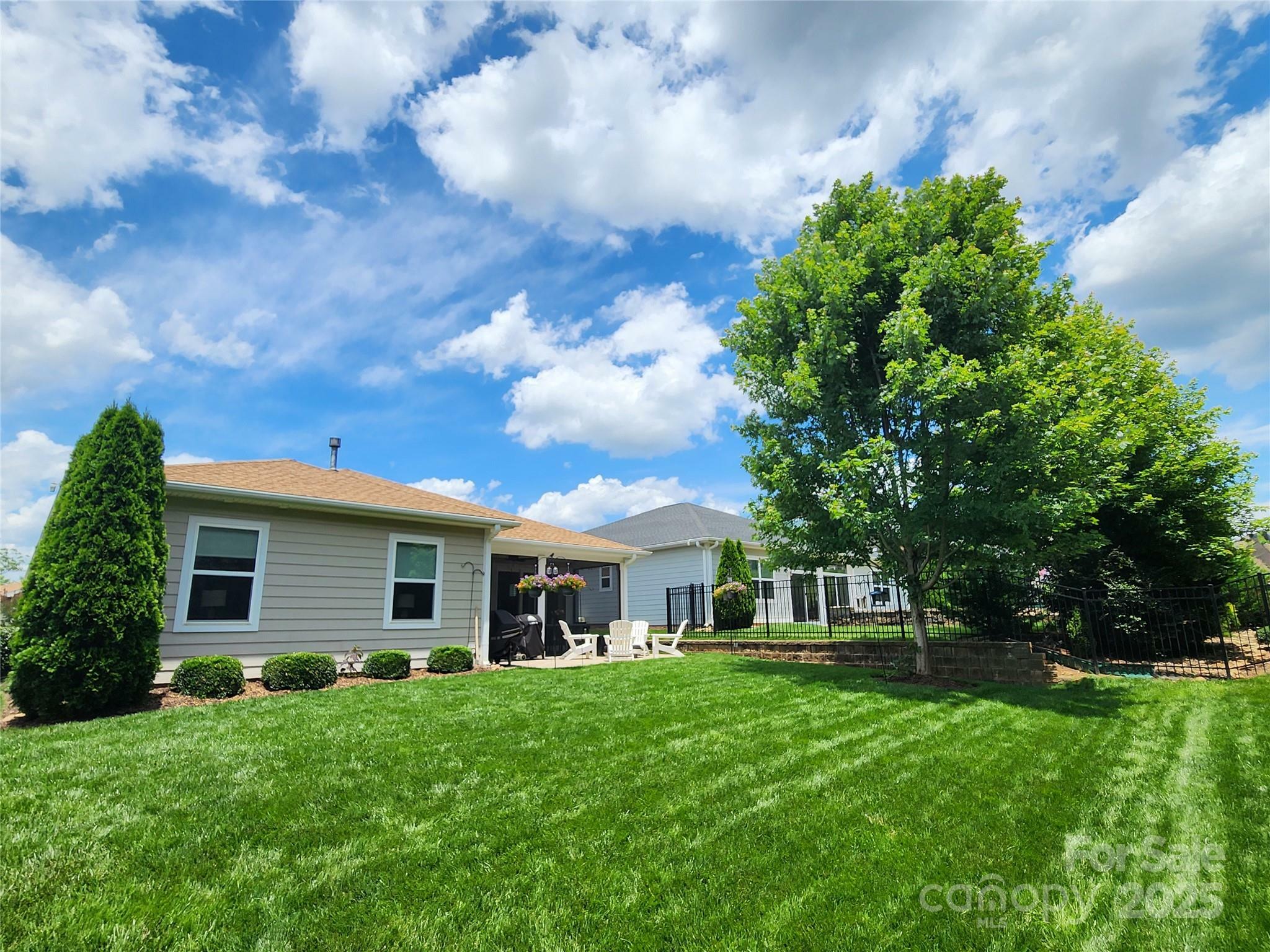Property Photo: 4831 Looking Glass Trail NC 28037