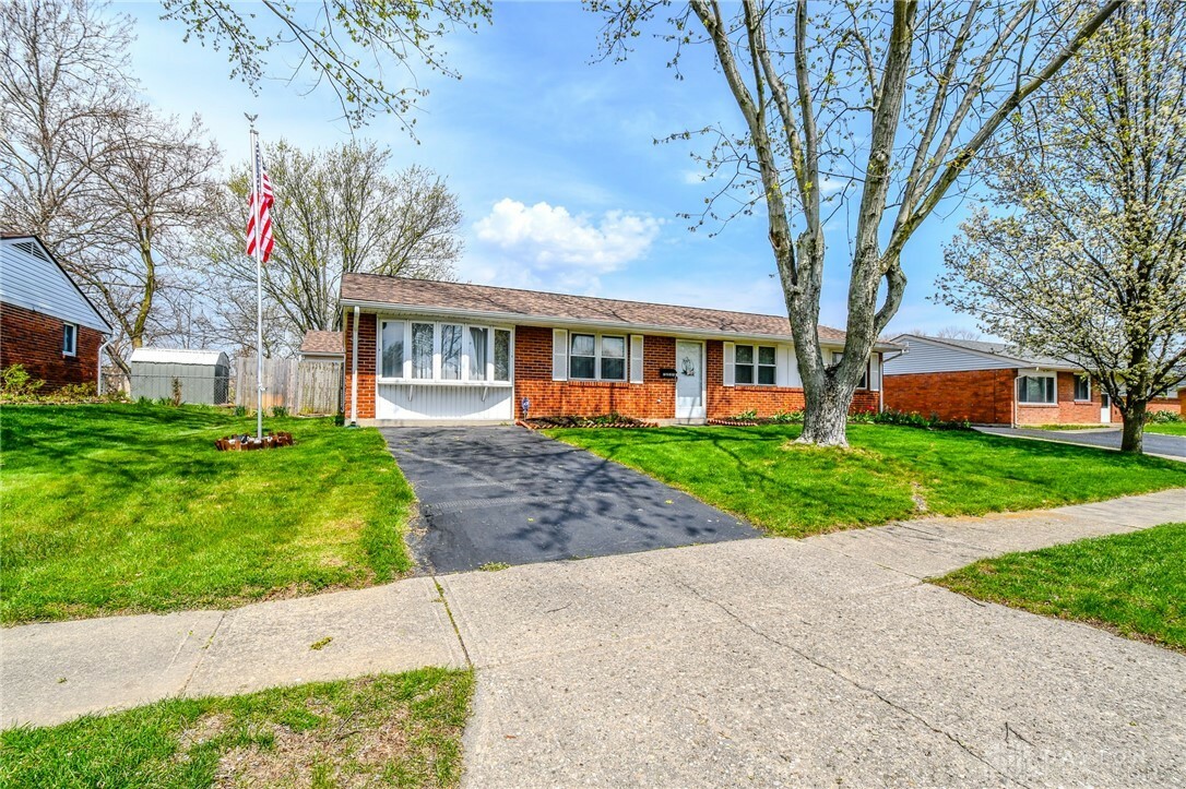 Property Photo: 7233 Serpentine Drive OH 45424