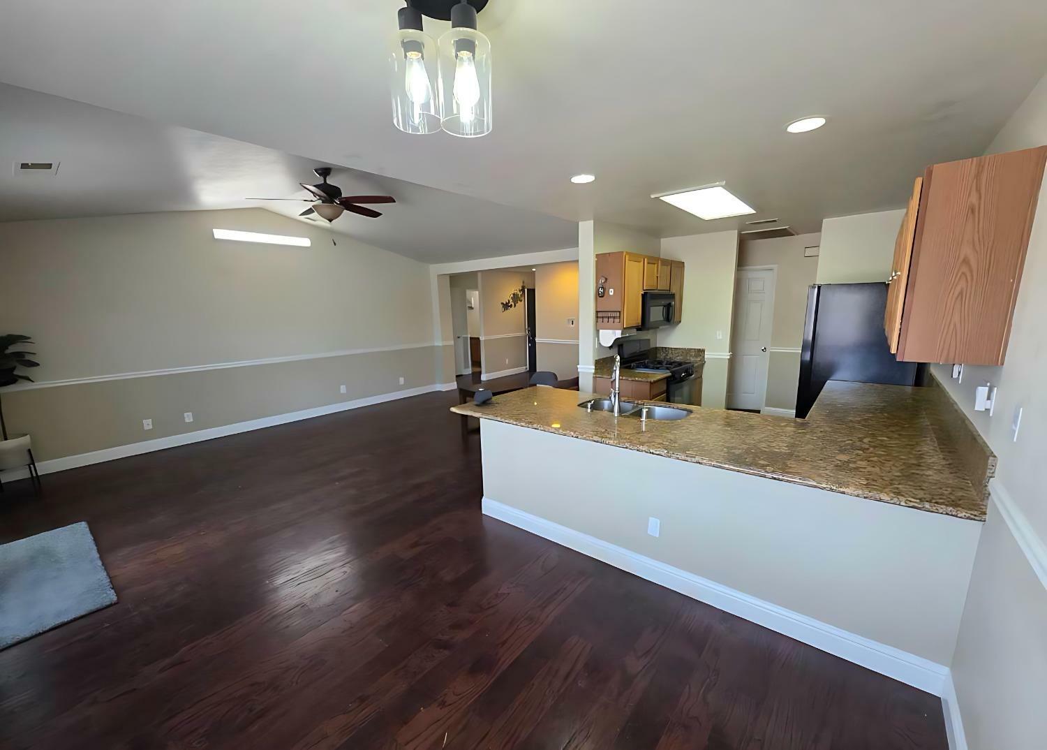 Property Photo: 2287 N Vernal Avenue CA 93722