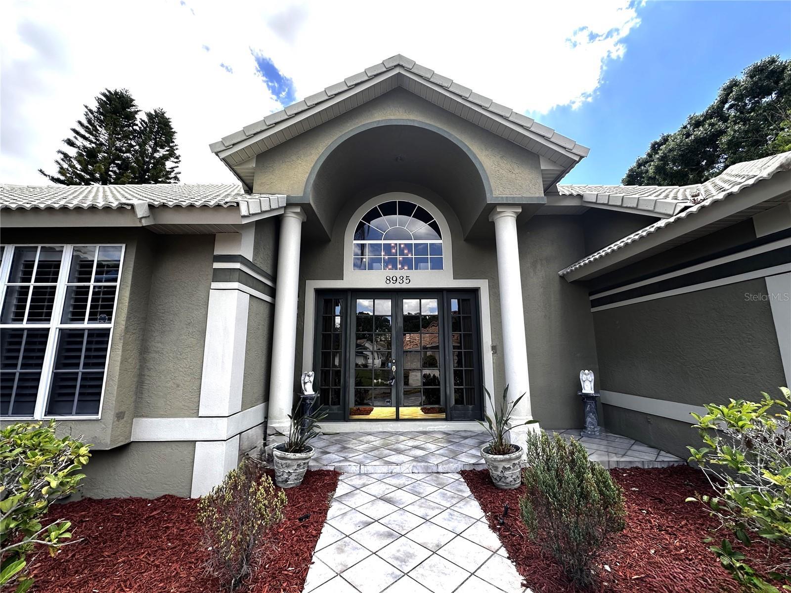 Property Photo:  8935 Jonathan Manor Drive  FL 32819 