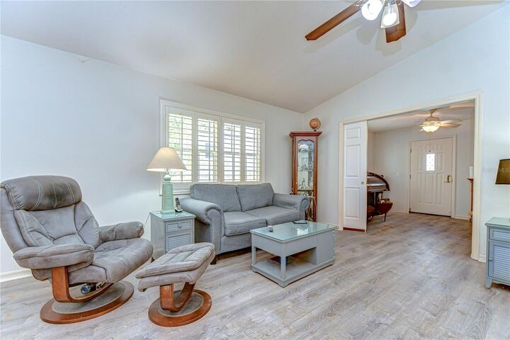 Property Photo:  5906 Greenbriar Court  FL 33542