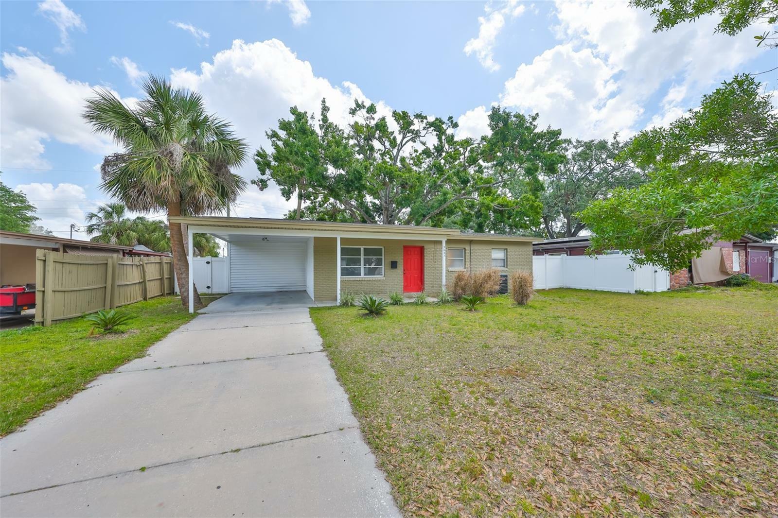 Property Photo: 5621 Gateway Drive FL 33615