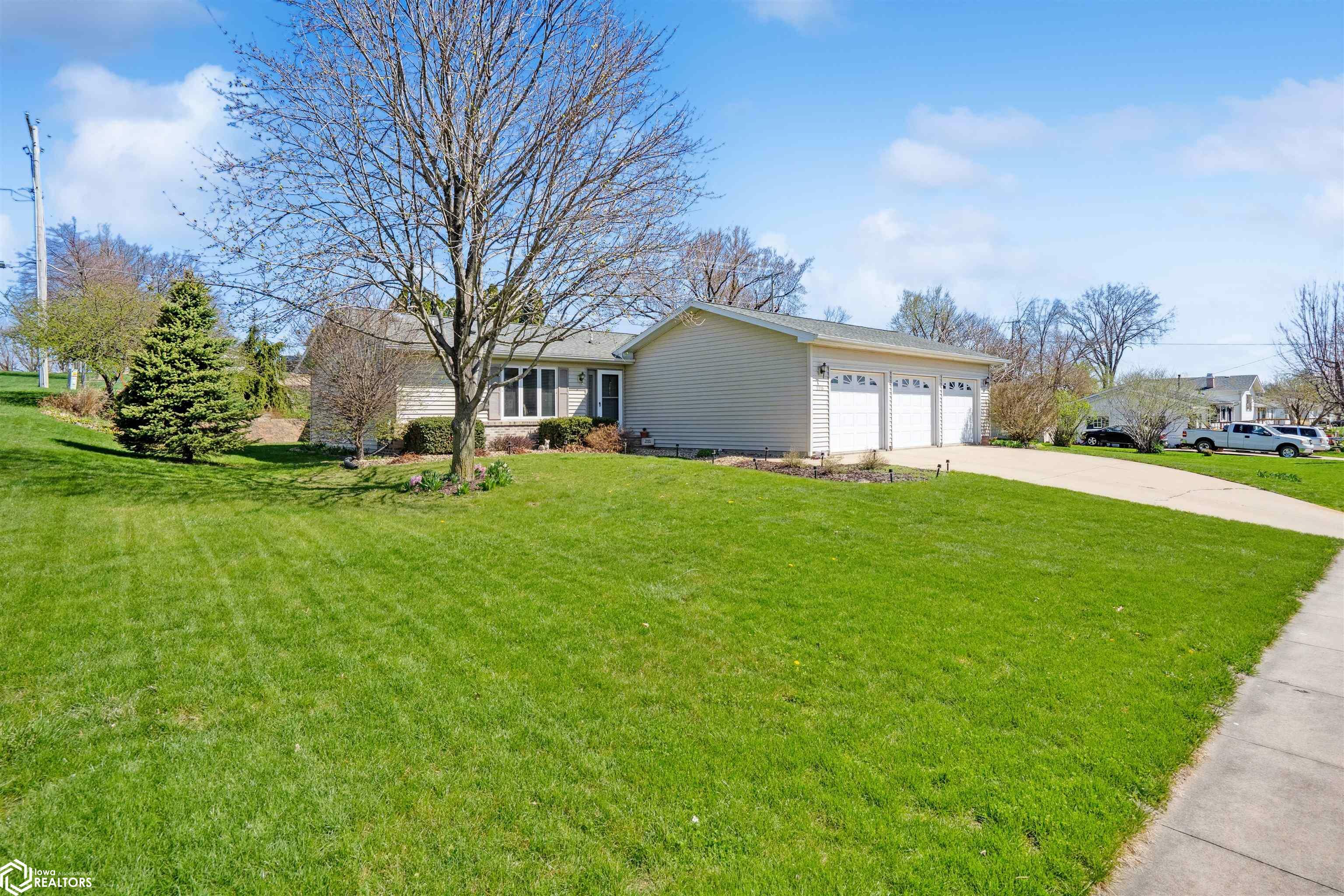Property Photo: 2715 Arnold Drive IA 50158