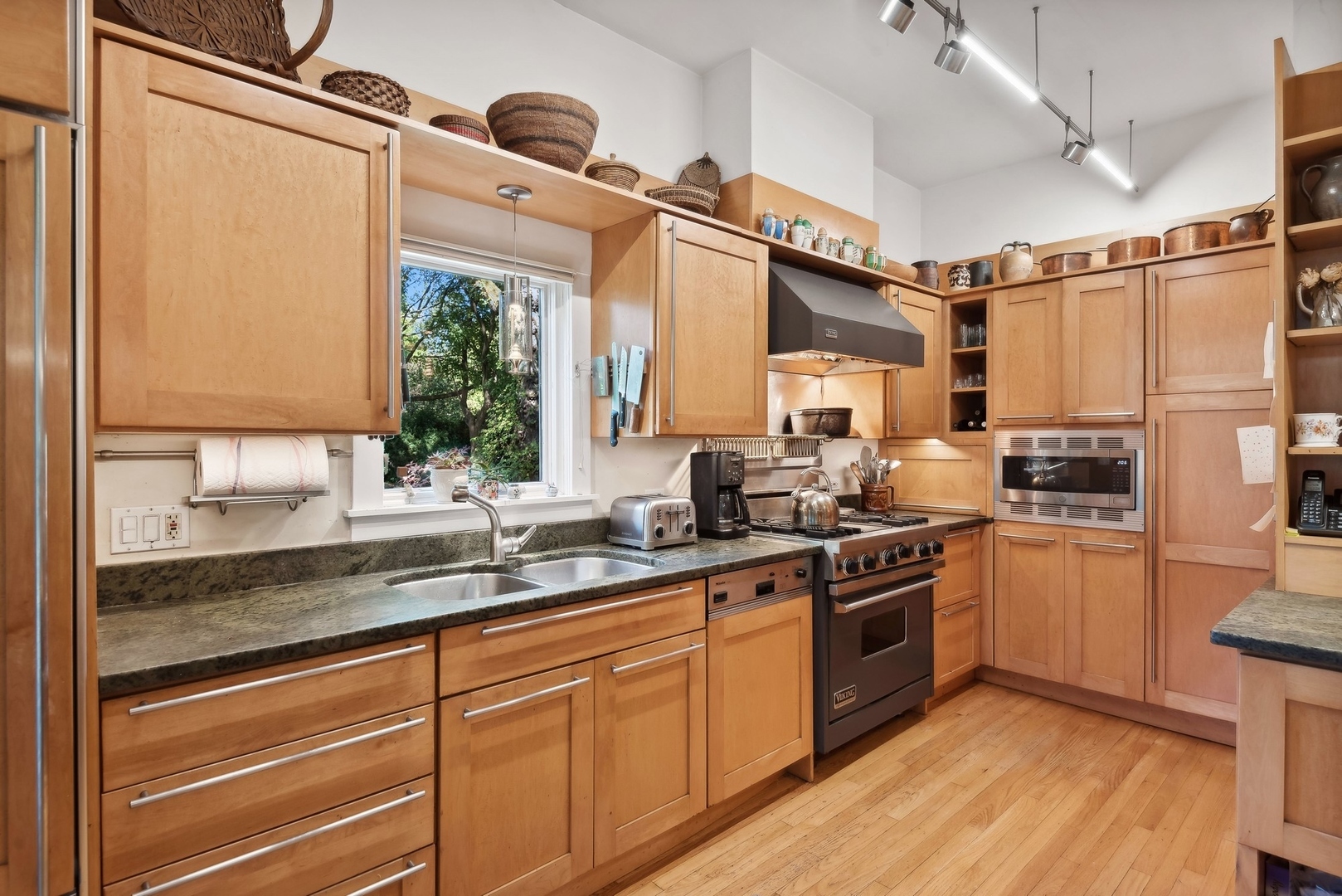 Property Photo: 1246 Judson Avenue IL 60202