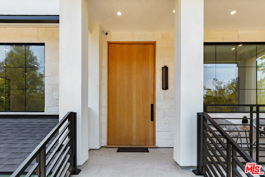 Property Photo: 2565 Patricia Avenue CA 90064