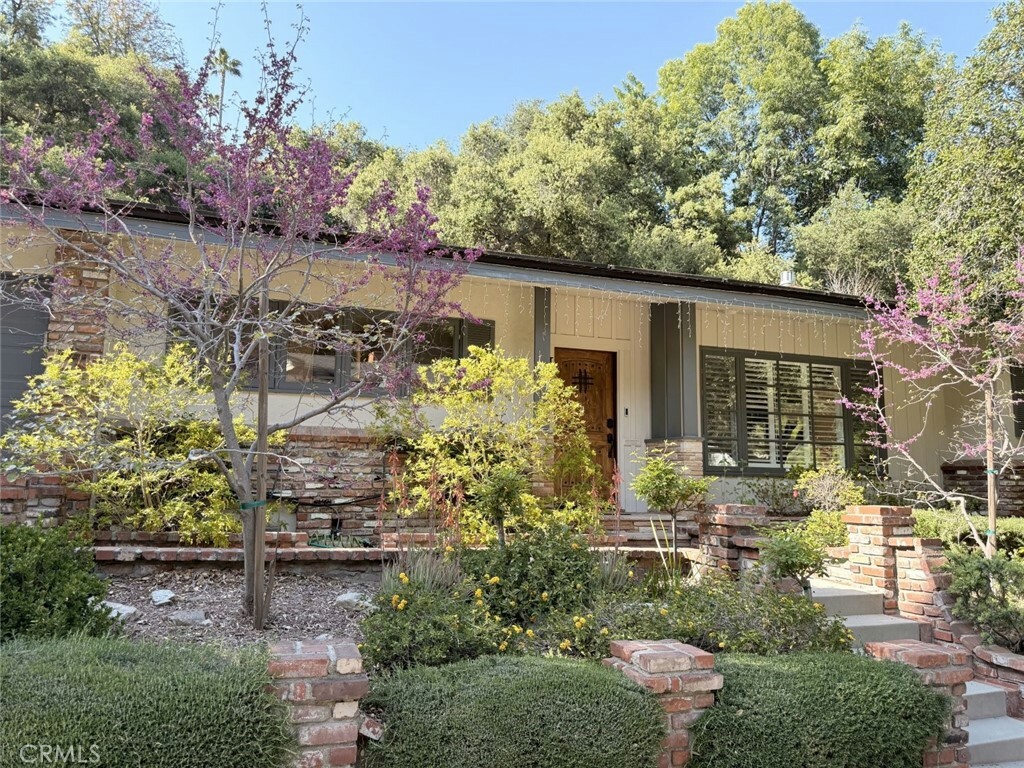 Property Photo:  1435 Valane Drive  CA 91208 